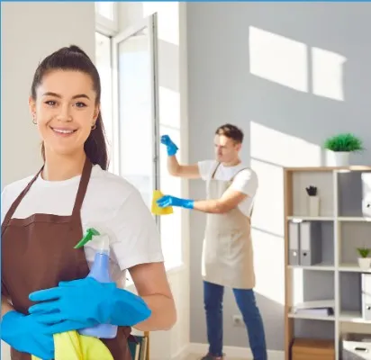 Deux agents Jet Clean en plein ménage de bureau